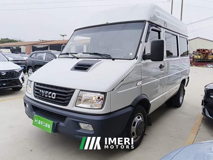 Iveco Daily 2.5T A35 M1 Minibus 5-9 Seats Short Wheelbase Mid-roof Dual Wheels Side Sliding Door - car from China