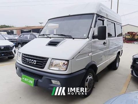 2023 Iveco Daily 2.5T A35 M1 Minibus 5-9 Seats Short Wheelbase Mid-roof Dual Wheels Side Sliding Door - car from China