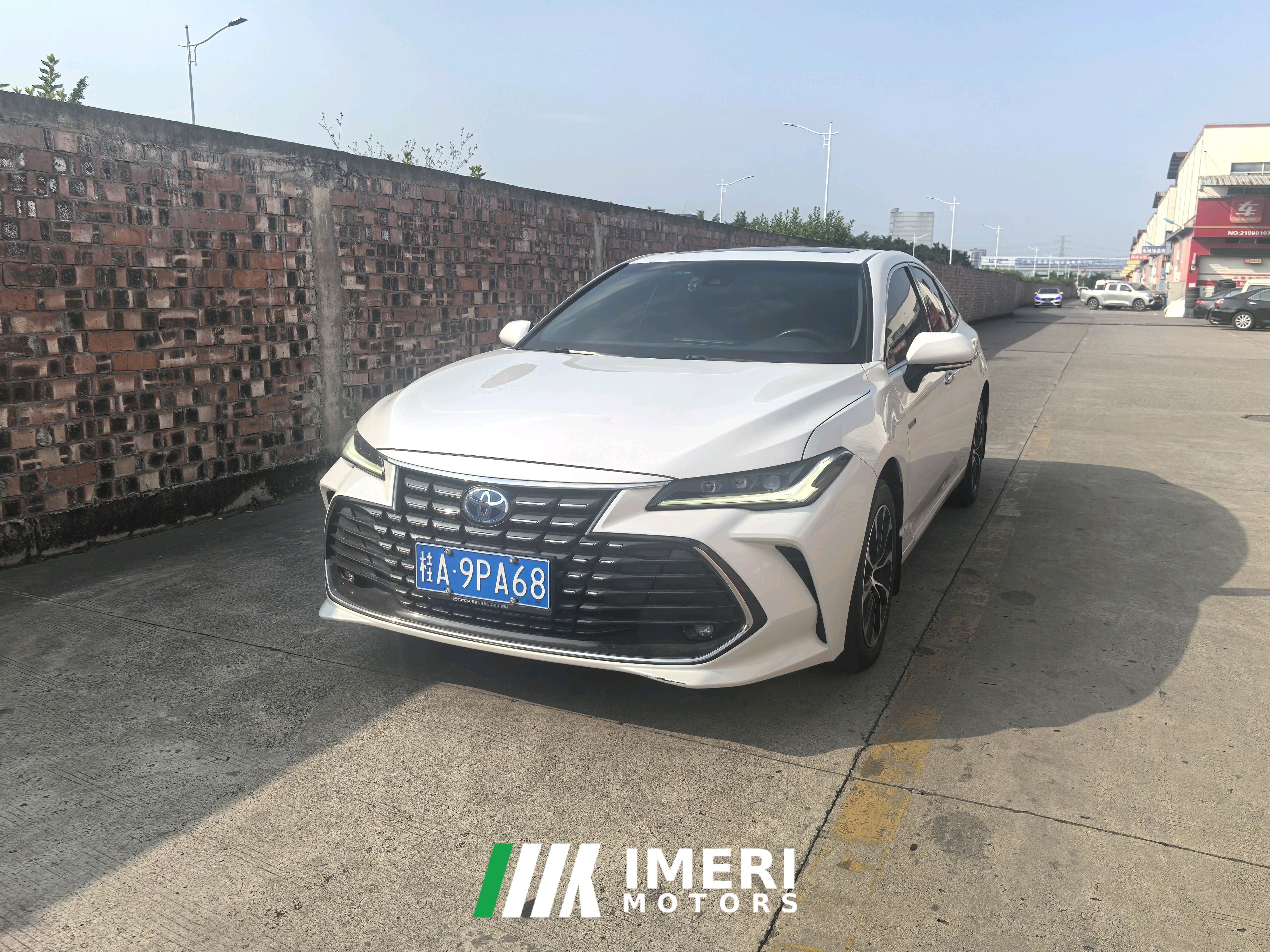 Toyota Avalon Dual-Engine 2.5L Luxury Edition