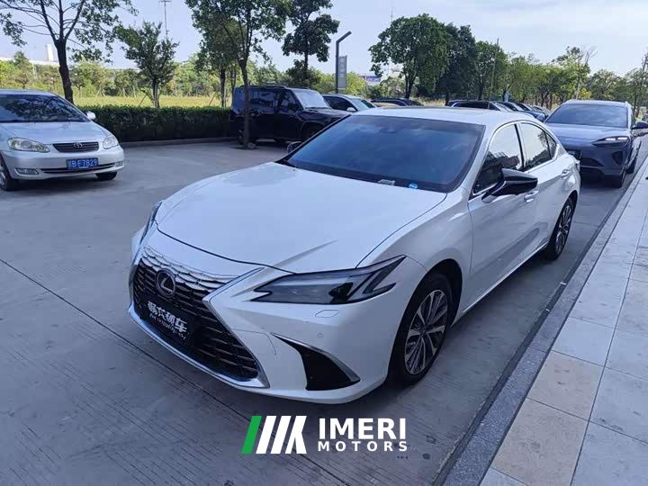 Lexus ES 200 Premium Edition - автомобиль из Китая