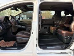 Toyota Gravia 2.5L Hybrid Prestige Plus AWD - фото 10