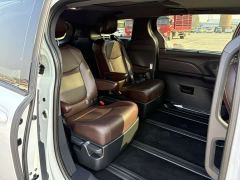 Toyota Gravia 2.5L Hybrid Prestige Plus AWD - фото 12