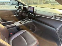 Toyota Gravia 2.5L Hybrid Prestige Plus AWD - фото 15