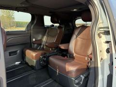 Toyota Gravia 2.5L Hybrid Prestige Plus AWD - фото 8