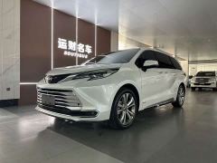 Toyota Sienna 2.5L Hybrid Platinum Edition - фото 1