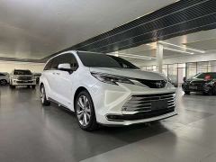 Toyota Sienna 2.5L Hybrid Platinum Edition - фото 3