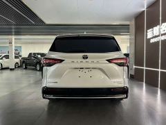 Toyota Sienna 2.5L Hybrid Platinum Edition - фото 6