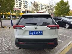 Toyota RAV4 2.0L CVT FWD Urban Edition - фото 8