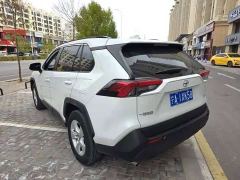 Toyota RAV4 2.0L CVT FWD Urban Edition - фото 9