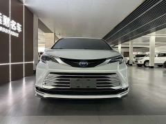 Toyota Sienna 2.5L Hybrid Platinum Edition - фото 2