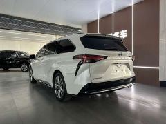 Toyota Sienna 2.5L Hybrid Platinum Edition - фото 7
