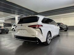 Toyota Sienna 2.5L Hybrid Platinum Edition - фото 9