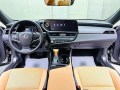 Lexus ES 200 Excellence Edition - ფოტო 11
