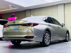Lexus ES 200 Excellence Edition - ფოტო 7