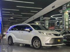 Toyota Sienna 2.5L Hybrid Premium Edition - ფოტო 3
