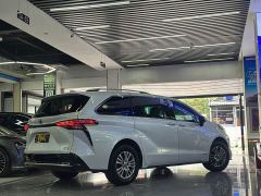 Toyota Sienna 2.5L Hybrid Premium Edition - ფოტო 6