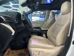 Toyota Sienna 2.5L Hybrid Premium Edition - ფოტო 9