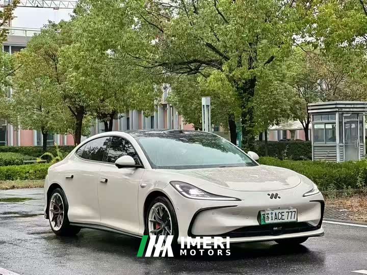 IM Motors Zhiji L6 Max Standard Edition - автомобиль из Китая
