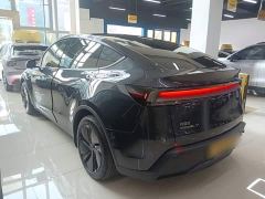 Tesla Model Y Rear-Wheel Drive - ფოტო 4