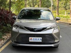Toyota Sienna 2.5L Hybrid Premium Edition - фото 2
