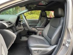 Toyota Sienna 2.5L Hybrid Premium Edition - фото 9