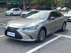 Lexus ES 200 Excellence Edition - ფოტო 1