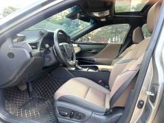 Lexus ES 200 Excellence Edition - ფოტო 4