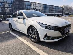 Hyundai Elantra 1.5L CVT Luxury - ფოტო 3