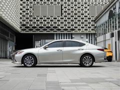Lexus ES 200 Excellence Edition - photo 4
