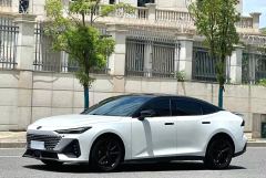 Changan UNI-V 1.5T Premium - ფოტო 1