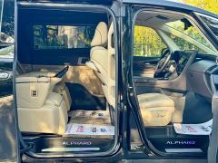 Toyota Alphard Hybrid 2.5L Premium Edition - фото 9