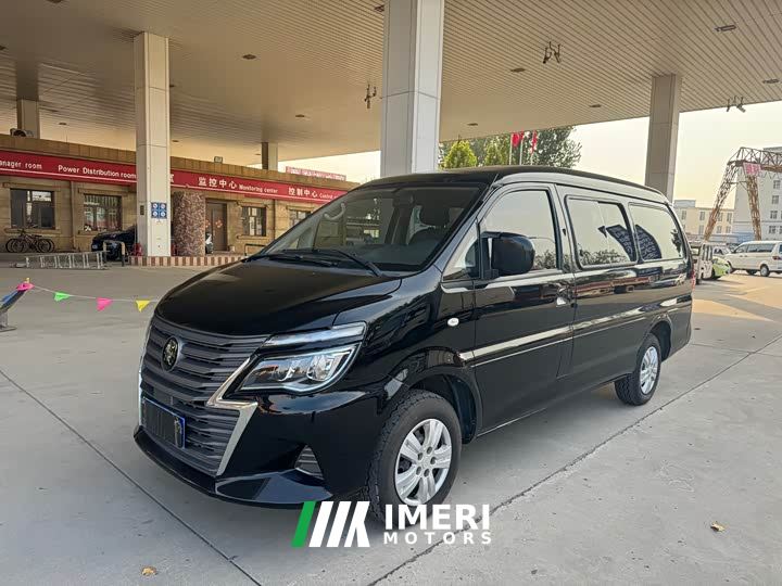 Dongfeng Lingzhi Facelift Struggle M5L 2.0L Base 9-seater