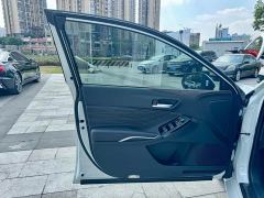 Toyota Avalon Hybrid 2.0L Luxury - фото 19