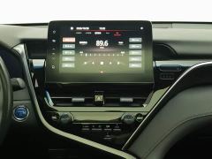 Toyota Camry Hybrid Luxury - фото 12