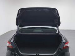 Toyota Camry Hybrid Luxury - фото 16