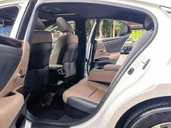 Lexus ES 300h Excellence Edition - ფოტო 10