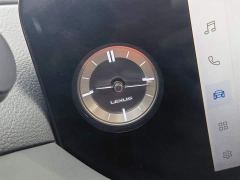 Lexus ES 300h Excellence Edition - ფოტო 20
