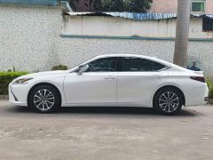 Lexus ES 300h Excellence Edition - ფოტო 4
