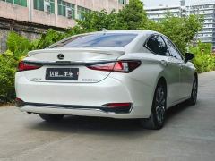 Lexus ES 300h Excellence Edition - ფოტო 7