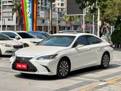 Lexus ES 200 Excellence Edition - photo 1