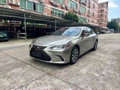 Lexus ES 200 Excellence Edition - ფოტო 1