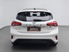 Ford Focus Hatchback EcoBoost 180 Automatic ST Line - ფოტო 4