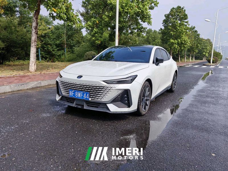 Changan UNI-V 1.5T Premium Version - автомобиль из Китая