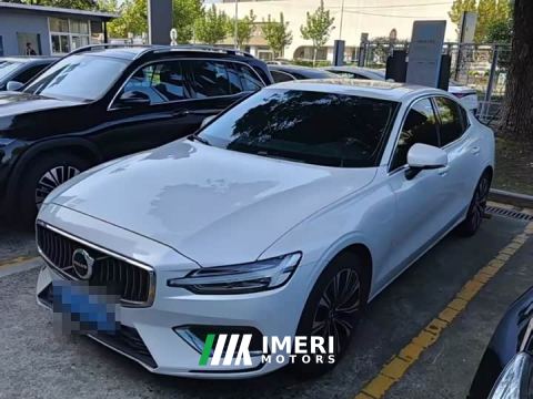 2022 Volvo S60 B4 Smart Luxury Edition - автомобиль из Китая
