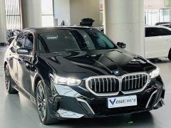 BMW 5 Series 525Li M Sport Package - ფოტო 3
