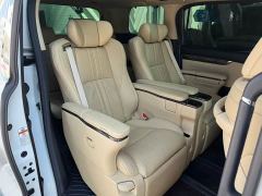 Toyota Alphard Hybrid 2.5L Premium Edition - фото 12