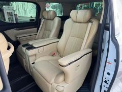 Toyota Alphard Hybrid 2.5L Premium Edition - фото 18
