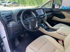 Toyota Alphard Hybrid 2.5L Premium Edition - фото 9