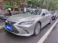 Lexus ES 200 Excellence Edition - ფოტო 1