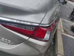 Lexus ES 200 Excellence Edition - ფოტო 5